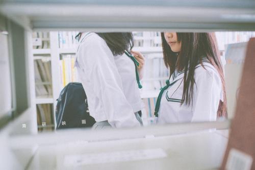 歌曲風(fēng)雨中的情廣場(chǎng)舞