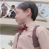 女生拿酒瓶頭像12