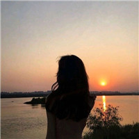 拿著(zhù)花束跑的情侶頭像6
