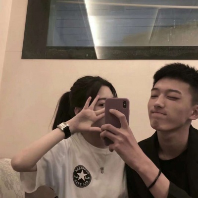 美女夸張漫畫(huà)頭像6